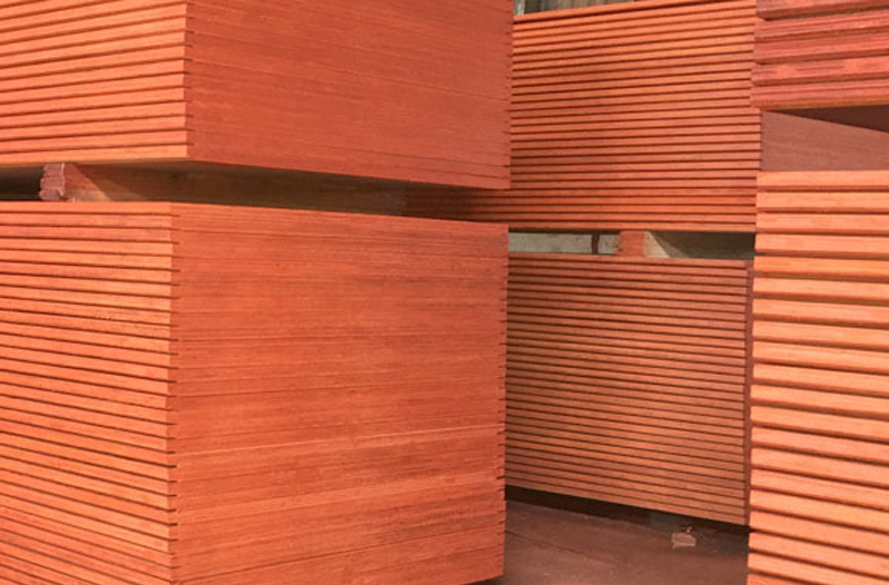 Packing Plywood: A Reliable Material for Secure Shipping